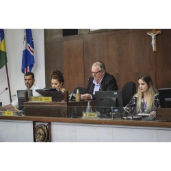 Câmara de Campo Largo aprova 14 projetos de lei em sessão extraordinária